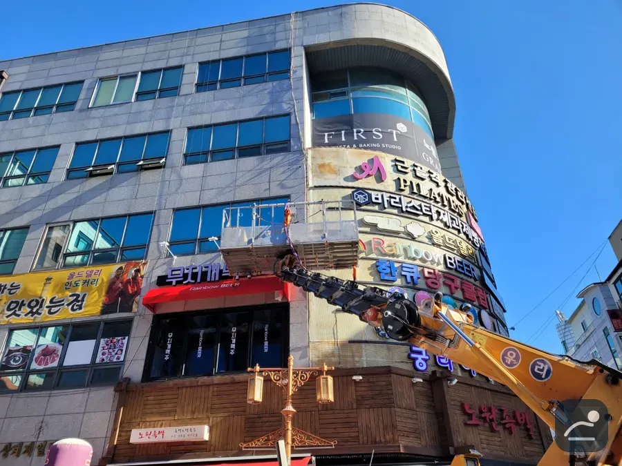 음성산업단지 스카이차 지붕·판넬 작업 현장